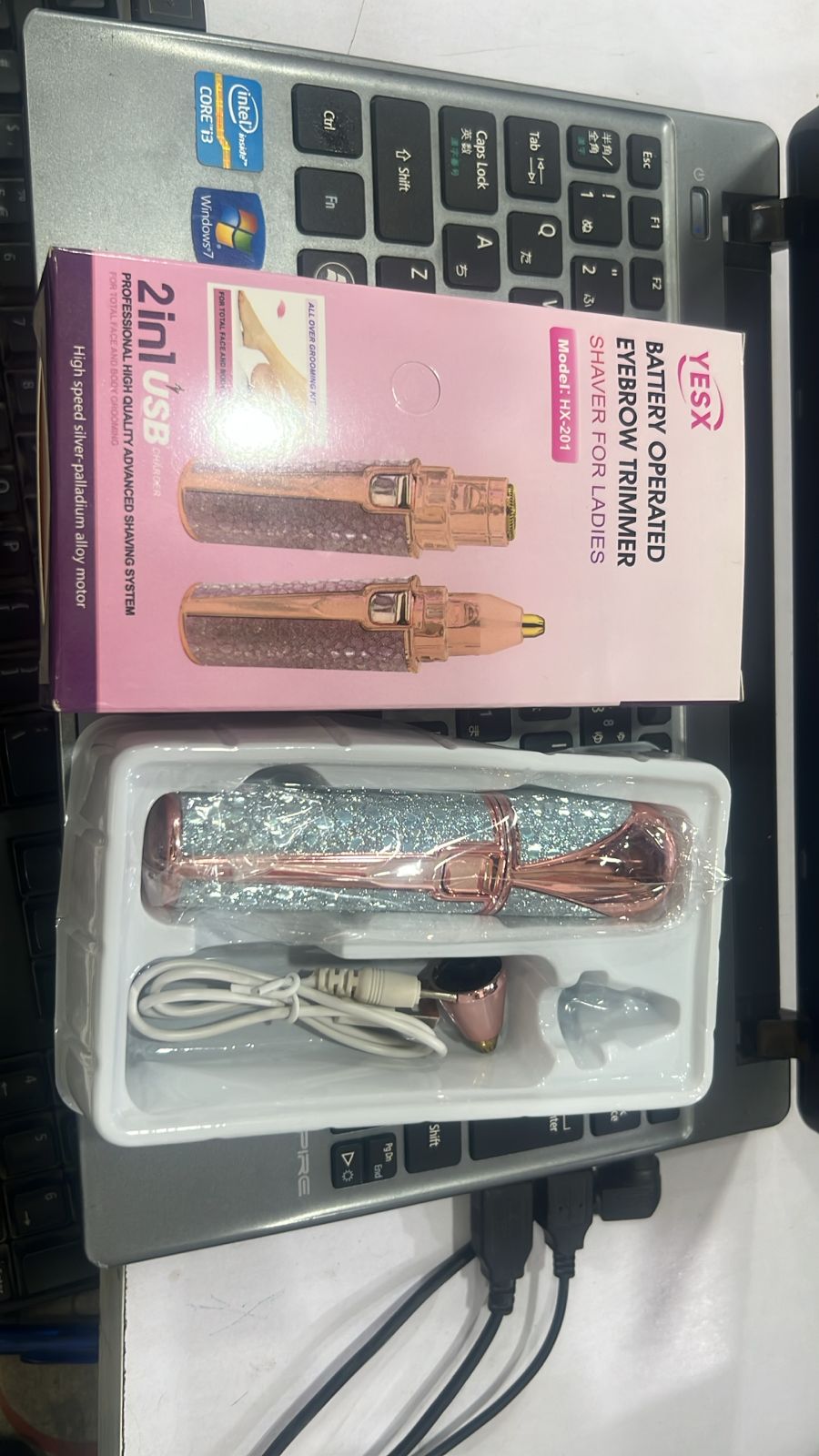 Portable Electric Eyebrow Trimmer with Built-in LED Light